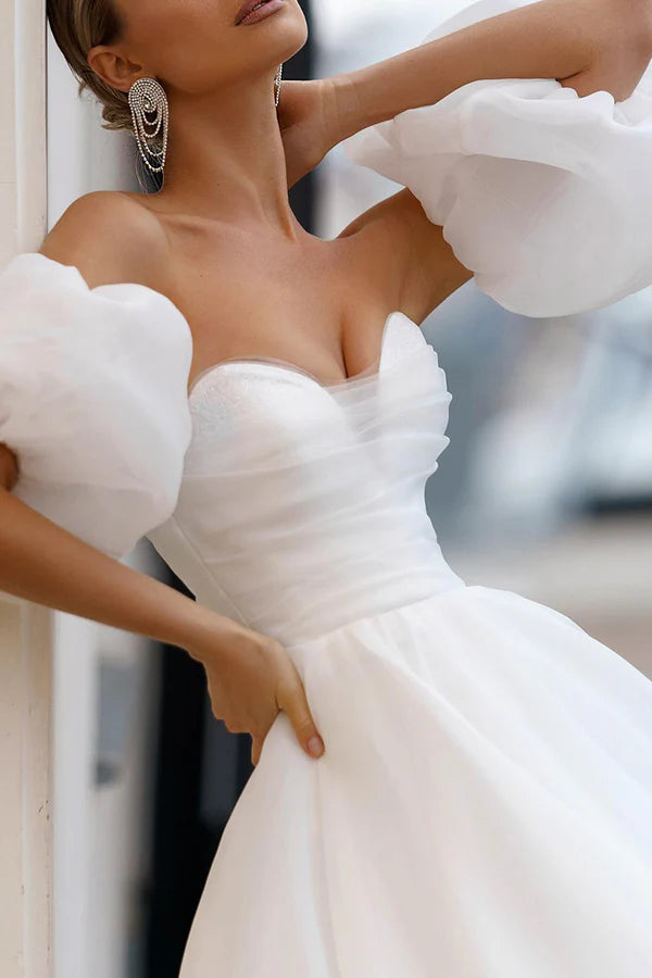 Abito da sposa casual con scollo a cuore e scollo a V, stile A, stile minimalista, stile White Hall